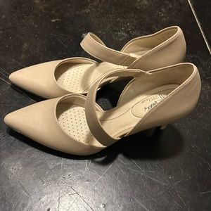 Nude life stride heels. Worn once. 7M